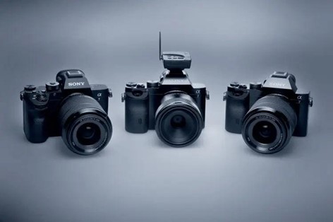 три фотоапарата сони